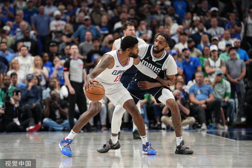 足协杯争议判罚！10分钟漏判2点，王钰栋不满，陶强龙暴怒